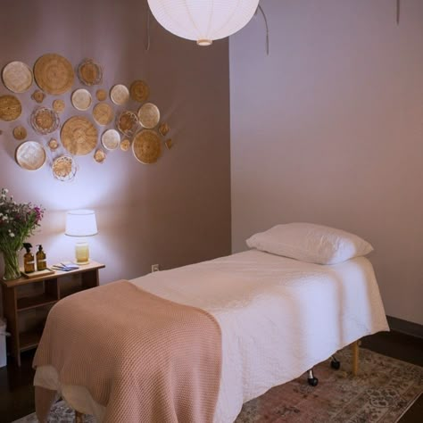 Cozy Massage Room, Home Massage Room, Design Clinic, Massage Room Design, Spa Massage Room, Massage Room Decor, Spa Studio, Massage Studio, Baby Spa