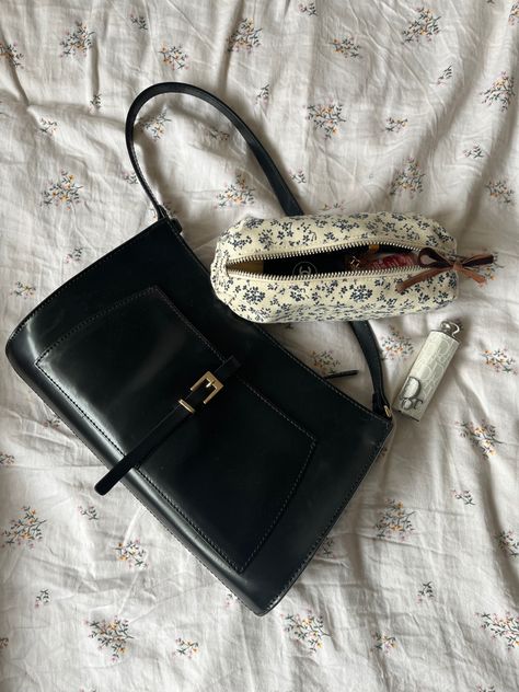 Brandy Melville Wallet, Brandy Melville Purse, Brandy Melville Bag, Shoulder Bag Aesthetic, Blue Tote Bag, Dior Accessories, Bag Aesthetic, Blue Tote, Bags Aesthetic