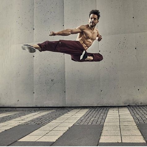 Flying Kick Martial Arts Poses, Drawing Reference Poses Male, Flying Kick, Martial Arts Photography, Poses Male, Underwater Portrait, Action Pose Reference, Male Pose Reference, Portrait Photography Men