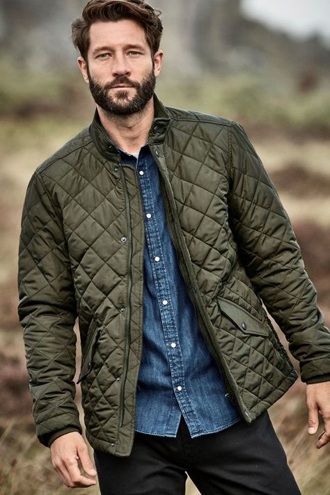 How To Wear Quilted Jackets 30 Best Outfit Ideas for Men Quilted Jacket Outfit, Green Jacket Outfit, Mens Dress Jackets, Fitted Denim Shirt, Quilted Jacket Men, Man Quilt, Quilt Jacket, Jacket Outfit, Outfit Trends