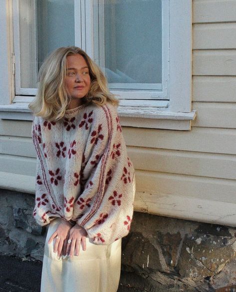 Explore • Instagram Irish Summer, Aw 2024, Lantern Sleeve Sweater, Outfit Inspired, Round Neck Sweaters, Mode Inspo, Women Sleeve, Knit Pattern, Lantern Sleeve