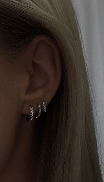 follow my pinterest @esterrsophiaa Ear Piercings Aesthetic, Ear Aesthetic, Piercing Aesthetic, Cute Ear Piercings, Big Diamond, My Pinterest, Girly Jewelry, Jewelry Inspo, Ear Jewelry