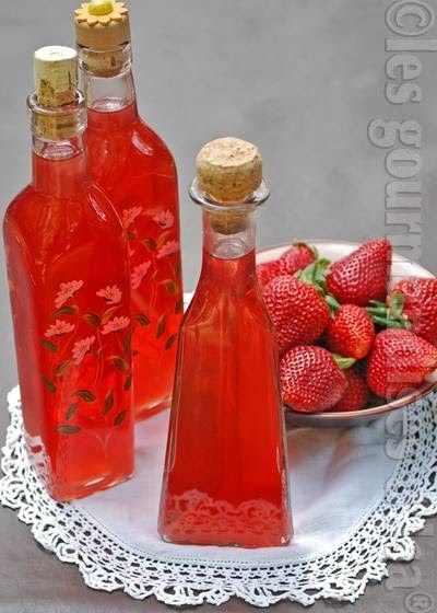 Pickle Vodka, Strawberry Liqueur, Homemade Liquor, Homemade Drinks, Vegetable Drinks, Strawberry Desserts, Non Alcoholic Drinks, Cocktail Drinks, Liqueur