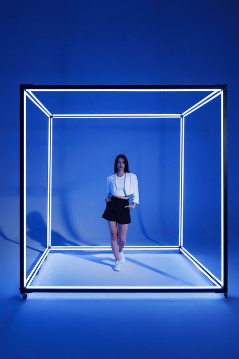 Photo Op Installation, Immersive Photo Booth, Paper Scenography, Blue Photobooth, Photo Zone Ideas, Futuristic Event, Instagram Booth, Neon Backdrop, Dance Studio Decor