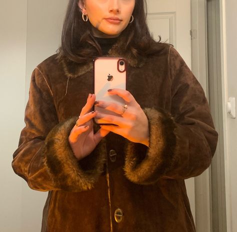 Winter outfit inspo thrifted coat Vintage Winter Jackets Women, Vintage Coat Aesthetic, Brown Coat Winter Outfit, 90s Winter Coat, Y2k Winter Outfits Coats & Jackets, Afgan Coat Outfit, Vintage Winter Outerwear, 90s Outfits Winter, Winter Coats Aesthetic