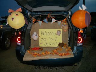 Owl themed Trunk-a-Treat from: justpitchingmytent Owl Trunk Or Treat, Owl Trunk Or Treat Ideas, Trunk Or Treat Ideas, Owl Halloween, Fall O, Fall Games, Flea Market Flip, Sensory Friendly, Treat Ideas