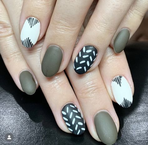 Hunting Nail Designs, Nail Tech Tattoo, Western Style Nails, Rodeo Nails, Taylor Nails, Harry Potter Nail Art, Tech Tattoo, Mani Ideas, Boho Nails