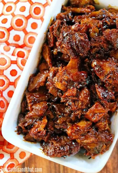 Slow Cooker Pork- Sweet & Spicy Brown Sugar Slow Cooker Pork Shoulder, Slow Cooker Recipes Pork, Pork Bbq, Crockpot Pork, Spicy Dishes, Spicy Pork, Slow Cooker Pork, Crock Pot Slow Cooker, Crockpot Recipes Slow Cooker