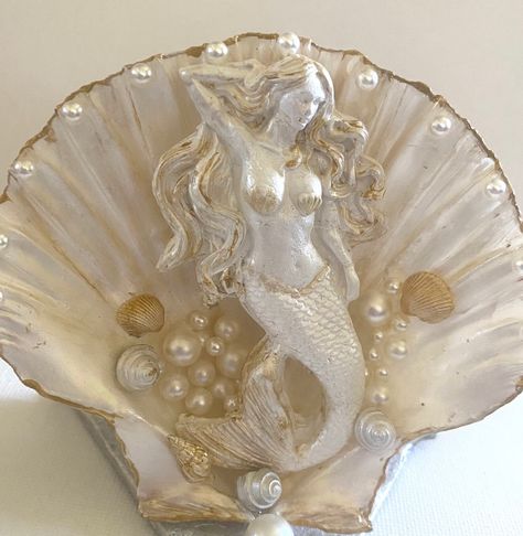 Mermaid Ornament Decoration on Scallop Shell, Pearls, Shells, Hand Painted Gold & Metallic White Beach Decor Mermaid Gift - Etsy Venus Moodboard, Bead Clothes, Seashell Mermaid, Aphrodite Aesthetic, Shell Ideas, Perfect Pearls, Art Coquillage, Mermaid Crafts, Mermaid Core