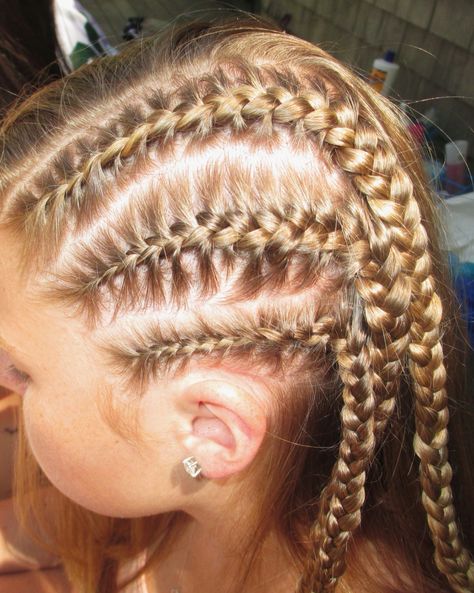 Corn rows -  braid hairstyles Corn Rose Braid, Accent Braids, Corn Row, Rose Braid, Corn Rows, Protective Style, Pinterest Ideas, Zebra Stripes, Cornrow Hairstyles