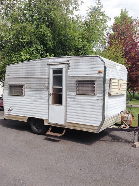 Vintage Camper Redo, Camper Crafts, Vintage Trailer Remodel, Vintage Trailers Restoration, Camper Vintage, Vintage Camper Interior, Glamper Camper, Camper Trailer Remodel, Vintage Camper Remodel