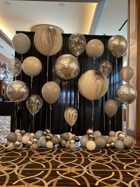 New Years Eve Party Ideas Decorations Diy Simple, Ballon Chandelier, Lounge Party Ideas Decor, Prom Backdrop Ideas Outside, Disco Birthday Theme, Blue Birthday Themes, Nye 2025, Party Rental Ideas, Prom Backdrops