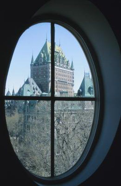 Believe it or not, the fabric needed to dress an oval window is simply a long rectangle shape -- no special pattern or intricate sewing required. The trick is in hanging the rectangular curtain on an oval window. To do so you’ll need a flexible, polycarbonate rod kit that includes clips to hold the rod to the window ... Oval Windows, Front Door Curtains, Diy Window Treatments, Oval Window, Curtains Ideas, Pocket Curtains, No Sew Curtains, Faux Wood Blinds, Net Curtains