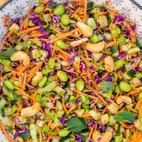 Chopped Asian Salad Spicy Crab Roll, Miso Salad Dressing, Asian Chopped Salad, Asian Salad Recipe, Snacks Easy, Miso Dressing, Vegetarian Cabbage, Romaine Lettuce Salad, Asian Salad