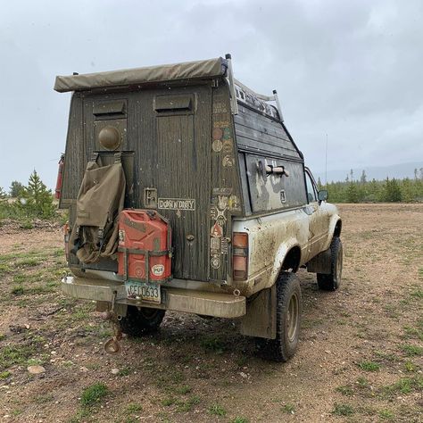 Toyota Overland Vehicles, Vintage Toyota, Camper Build, Truck Bed Camping, Camper Shells, Campervan Life, Off Road Camper, Small Trucks, Toyota 4x4