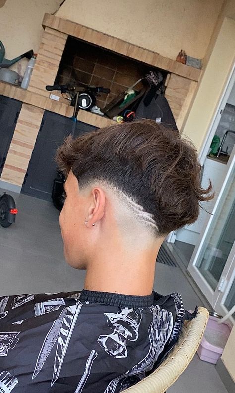 Low Fade Design Haircut, Mid Taper Fade With Design, Mid Fade Designs, Mid Fade With Design, Mid Fade Em V, Low Mid Fade, Taper Fade Alto, Mid Fade En V, Low Fade En V