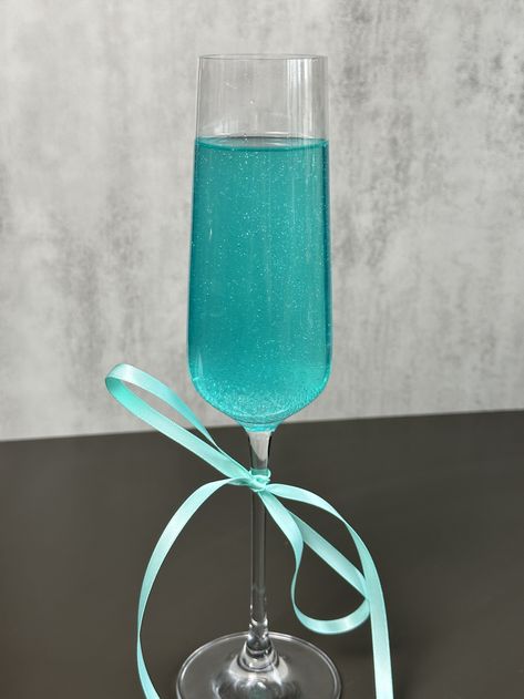 Tiffany Blue Mimosa — Drinks with Danica Tiffany Blue Drinks Cocktails, Tiffany Mimosa Recipe, Tiffany Blue Drinks, Tiffany Mimosa, Blue Mimosa, Mimosa Drink, Coconut Margarita, Mimosa Recipe, Blue Cocktails