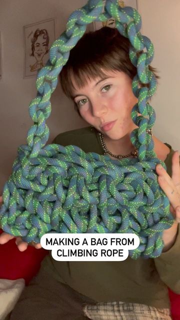 Big Knit Bag, Crochet Bag Cord, Diy Rope Bag, Rope Bags Diy Tutorials, Crochet With Rope, Climbing Rope Bag, Paracord Bag, Diy Crochet Bag, Crochet Shoulder Bags