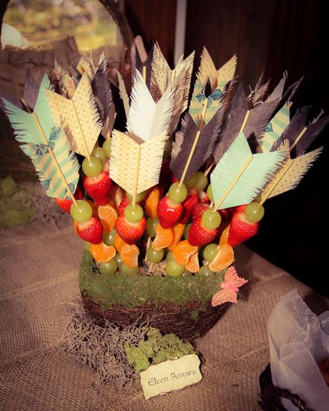 "Elven Arrows" - fruit skewers for an Enchanted Forest Party Archery Party, Enchanted Forest Party, Forest Birthday, Boy Baby Shower Ideas, Forest Party, Fruit Skewers, Woodland Birthday, Boho Baby Shower, Woodland Party