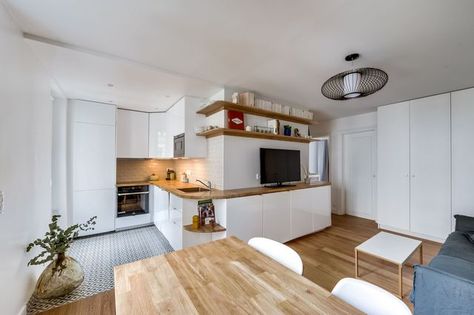 Revisiting 50 m2 for a couple with baby Transition Interior Design, Tiny Mobile House, Small Apartment Interior, Small Space Design, Apartment Plans, Kitchen Family Rooms, Kitchen Plans, Small Flat, Interior Photography