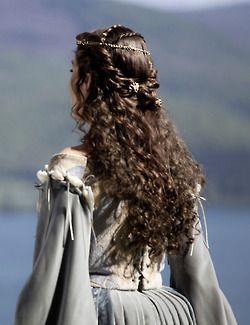 Medieval lady. pinterest: us_nilep Historical Hairstyles, Medieval Hairstyles, Fantasy Hair, Hair Reference, Narnia, Pretty Hairstyles, Hair Goals, Hair Inspo, Beautiful Hair