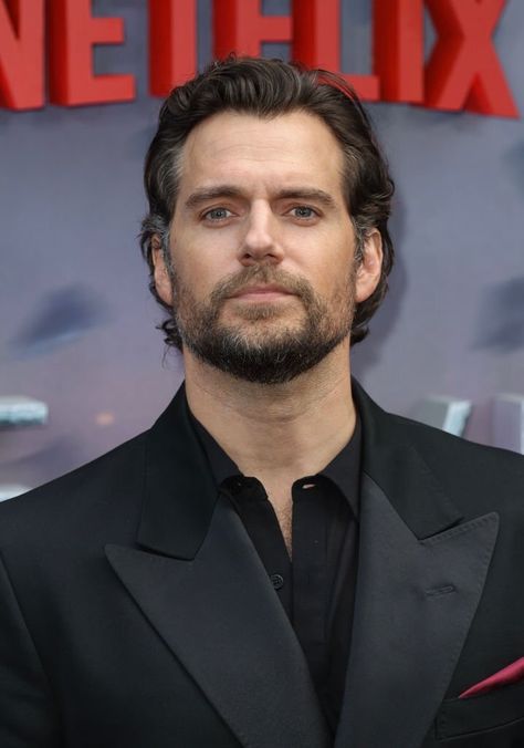 "Henry Cavill" - Buscar no Twitter / Twitter The Witcher Premiere, Henry Cavill The Witcher, The Witcher Season 3, Man Of Steel 2013, Superman Henry Cavill, Charles Brandon, Henry Cavill News, Anna Love, Henry Cavill Superman