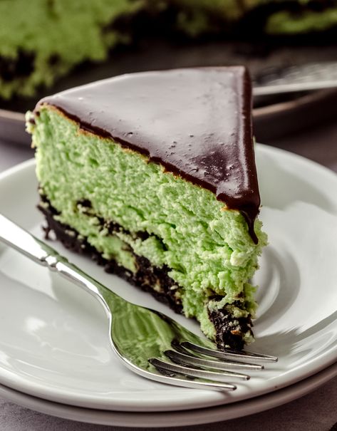 Choc Mint Cheesecake, Mint Chocolate Cheesecake Recipes, Cheesecake Water Bath, Mint Chocolate Cheesecake, Recipes Cheesecake, Chocolate Cheesecake Recipe, Mint Desserts, Mint Cheesecake, Mint Chocolate Cake