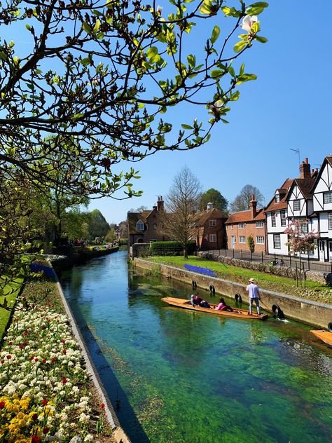 Punting in Canterbury Kent UK Canterbury England Aesthetic, Kent Uk Beautiful Places, Canterbury Aesthetic, Uk Villages, Study Abroad England, Canterbury Uk, England Nature, Kent Aesthetic, Uk Aesthetic