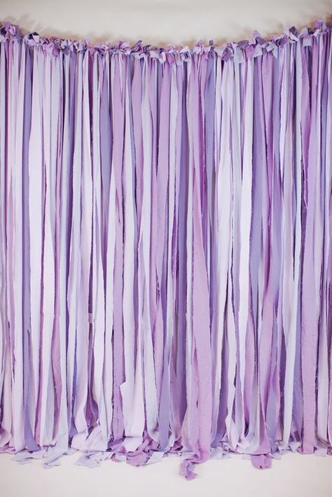 905056c1ac1dad141560467e0a99e1cf Backdrop Purple, Purple Wedding Tables, Lila Party, Ribbon Backdrop, 31 Party, Purple Bridal Shower, Purple Curtains, Booth Backdrops, Wedding Purple