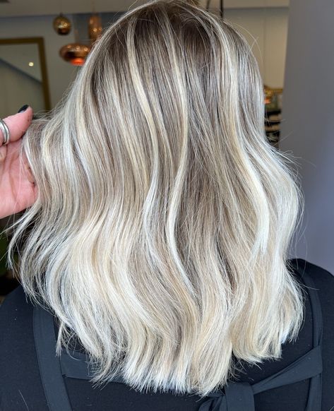 Scandinavian Blonde Balayage, Blonde Balayage Neutral, Minimal Blonde Balayage, Low Maintanence Blonde, Bright Creamy Blonde Balayage, White Blonde Balayage, Blonde Global Colour, Scandinavian Blonde, Salon Color Bar