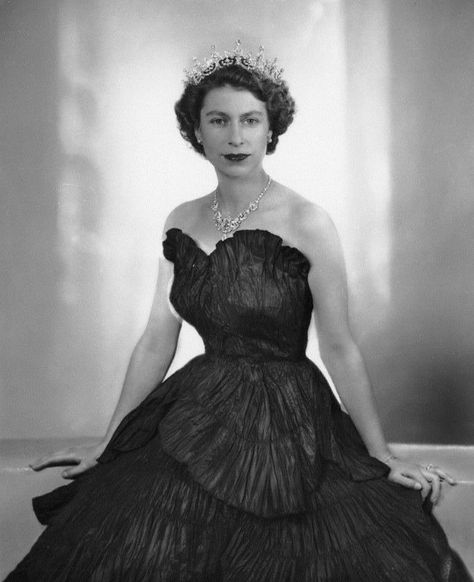 Queen Elizabeth 1952, Elizabeth Ii Young, Ratu Elizabeth, Elizabeth Young, Queen Elizabeth Photos, Elizabeth Philip, Princesa Elizabeth, Young Queen Elizabeth, Rainha Elizabeth Ii