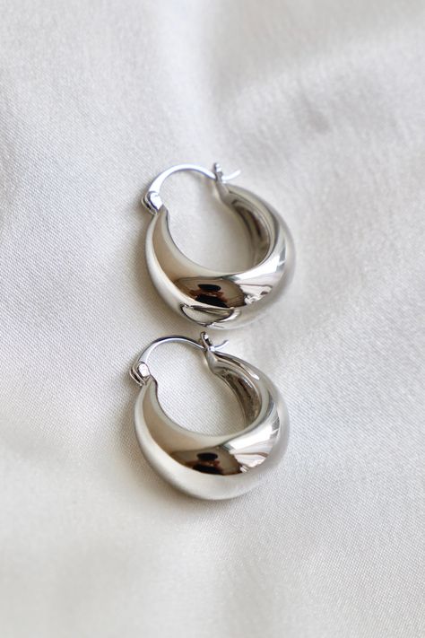 Thick Earrings Hoop, Chunky Silver Earrings Hoop, Silver Jewelry Styling, Thick Silver Jewelry, Matte Silver Jewelry, Silver Girly Jewelry, Silver Simple Earrings, Jewellery Silver Earrings, Thick Silver Hoops