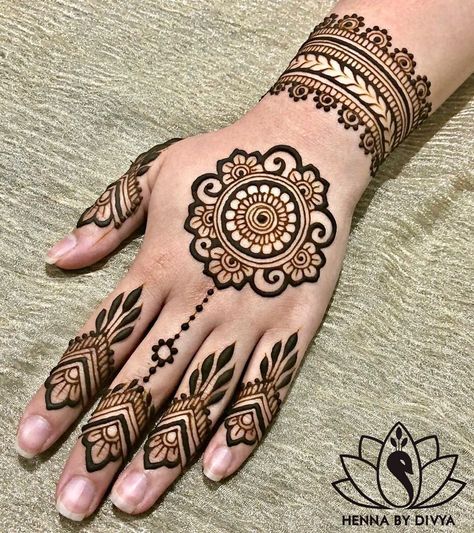 Mehndi Designs Finger, Henna Hand Designs, Mehedi Design, Simple Mehendi Designs, Tato Henna, Henna Tattoo Hand, Simple Henna Tattoo, Mehndi Designs For Kids, Beginner Henna Designs