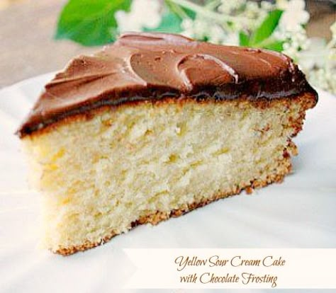 Hot Milk Cake, Moist Yellow Cakes, Cake With Chocolate Frosting, Yellow Cake Recipe, Chocolate Cream Cheese Frosting, Sour Cream Cake, Torte Cupcake, Fudge Frosting, Milk Cake