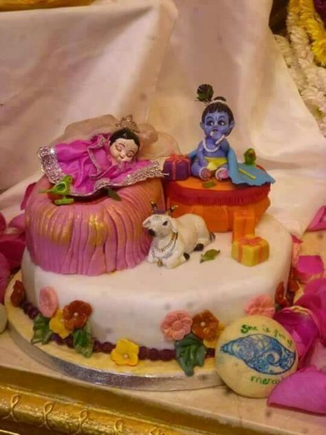 Radharani sleeping God Dress, Cute Couple Pictures Cartoon, Gaura Nitai, Radha Radha, Childhood Memories Art, Janmashtami Decoration, Happy 17th Birthday, Animation Stop Motion, Hand Painted Cakes