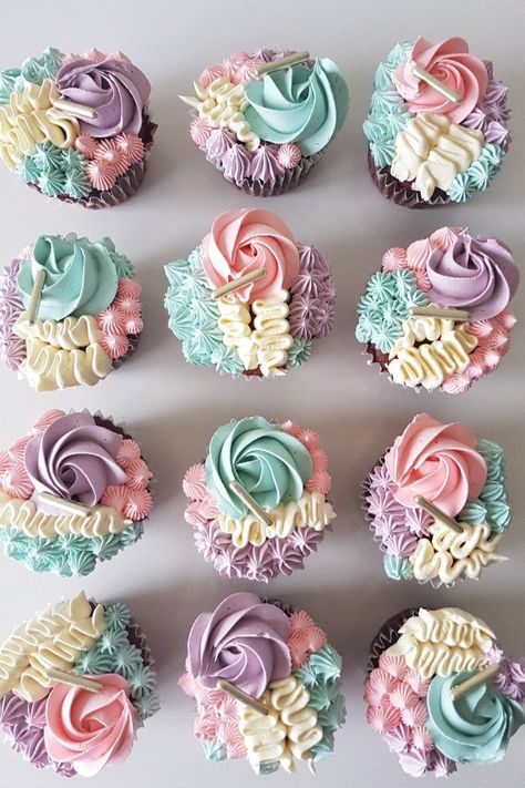 Sooo pretty! Bday Cupcakes For Women, Cute Birthday Cupcakes For Women, Cupcake Ideas Birthday, Beautiful Cupcakes Birthday, Womens Birthday Cakes, Birthday Cupcakes For Women, Cupcakes Design, Cupcake Piping, Cupcake Birthday Party