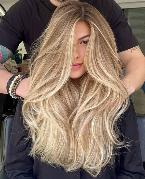 Butter Blonde Hair, Butter Blonde, Brassy Blonde, Mega Hair, Hair Color Auburn, Blonde Hair Looks, Blonde Hair Inspiration, Bright Hair, Mid Length Hair