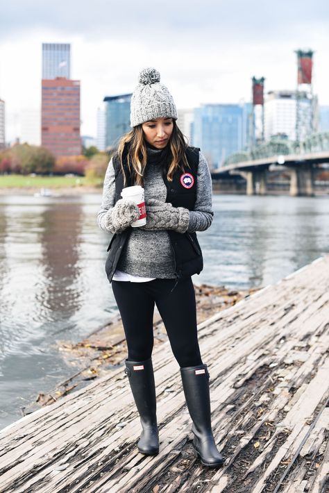 Grey Rain Boots Outfit, Rain Day Outfits, Hunter Rain Boots Outfit, Rain Boots Outfit, Rainboots Outfit, Rain Boot Outfit, Rainy Day Outfit For Work, Hunter Boots Outfit, Rain Outfit