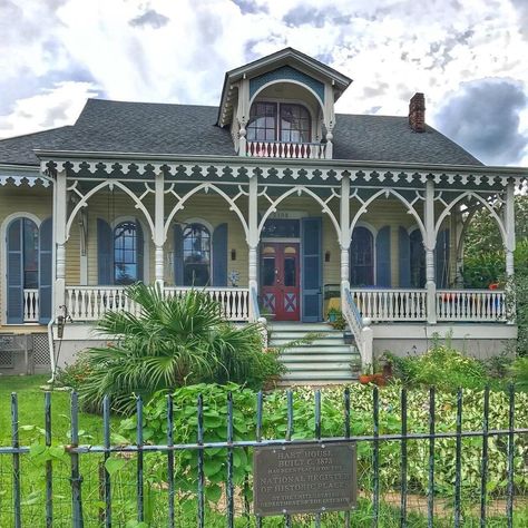 House Exterior Aesthetic, Creole Architecture, Creole House, Antebellum Mansions, Cajun Cottage, Exterior Aesthetic, Fairytale Houses, Georgian Manor, File Ideas