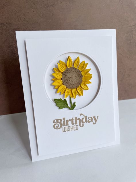 Diy Flower Decorations, Simple Paper Flowers, Sunflower Theme, Sunflower Cards, Daisy Cards, Birthday Card Craft, Bee Cards, Spellbinders Cards, Quilling Cards