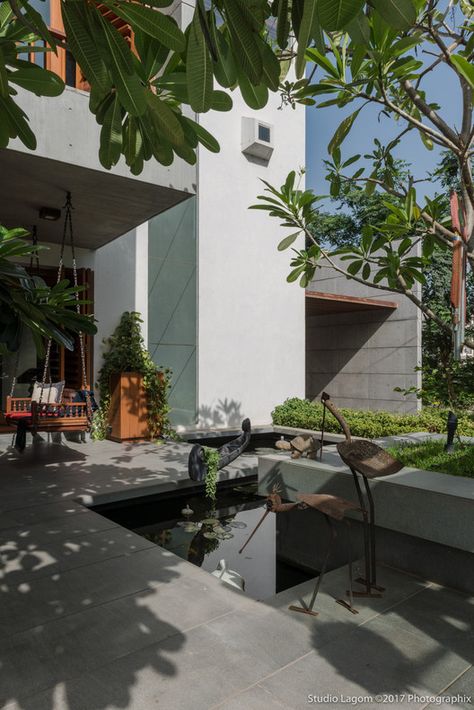 Skewed House, Studio Lagom, Indian House Design, Small Garden Landscape, Brick Architecture, Bungalow Design, House Studio, Modern Houses Interior, Home Building Design