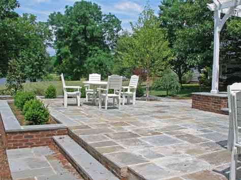 Planter Stairs, Backyard Flooring, Patio Hardscape, Cobblestone Patio, Stone Patio Designs, Deck Renovation, Terrace Ideas, Brick Patio, Raised Patio