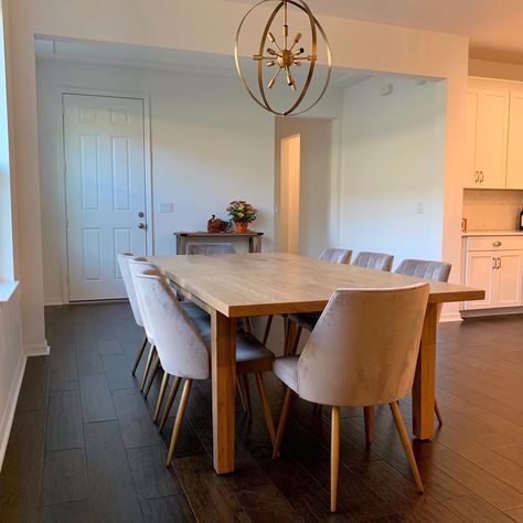 Custom Mid-Century Modern dining table in Rustic White Oak 😍 92” long x 45” wide x 30” high (includes a 20” leaf) Hope everyone had an amazing Thanksgiving 🦃 and Happy Black Friday! 🛍 Floating Table, Midcentury Modern Dining Table, Happy Black Friday, Hardwood Table, Hardwood Furniture, Custom Built Ins, Happy Black, Mid Century Modern Dining, Table Top Design