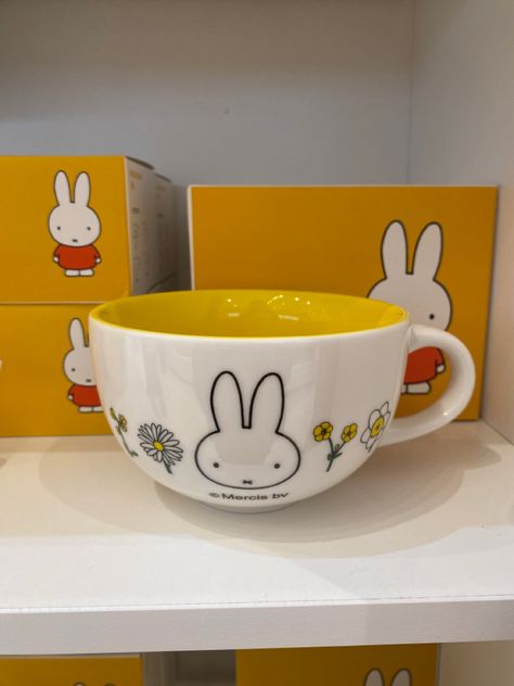 Miffy mug! Yass Miffy Mug, Clock Digital, Elegant Living Room Design, Cerámica Ideas, Elegant Living Room, Dream Apartment, Elegant Living, Bits And Bobs, Juno