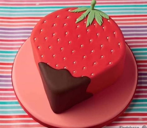 Strawberry Shaped Cake, Strawberry Birthday Cake, Fondant Cake Designs, Strawberry Shortcake Party, Strawberry Birthday, Strawberry Party, Shaped Cake, Heart Shaped Cakes, Valentine Cake