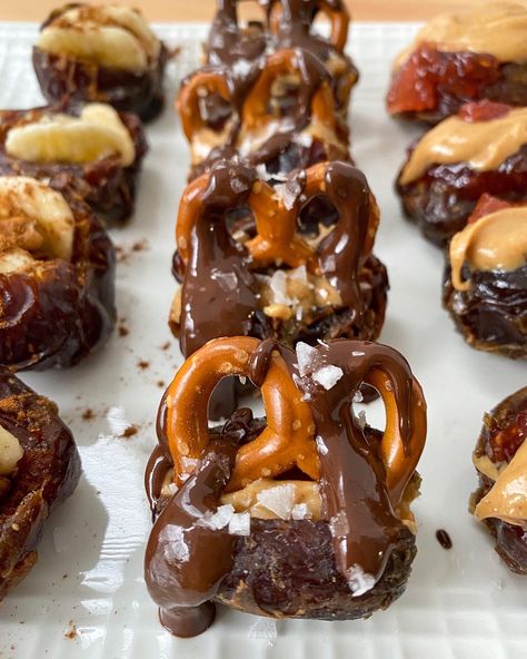 Stuffed Dates Peanut Butter Dates, Gluten Free Vegan Recipes Desserts, Stuffed Dates, Vegan Gluten Free Desserts, Peanut Butter Pretzel, Vegan Chocolate Chip Cookies, Gluten Free Desserts Recipes, Appetizer Bites, Homemade Candies