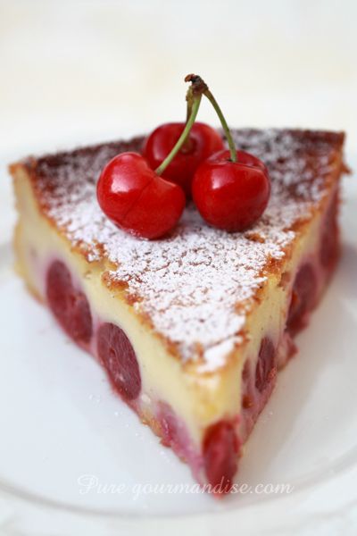 Gâteau aux cerises et au mascarpone > Recette No Cook Desserts, French Pastries, Food Cakes, Eat Dessert, Fruit Desserts, Fruit Recipes, Flan, Yummy Treats, Sweet Recipes