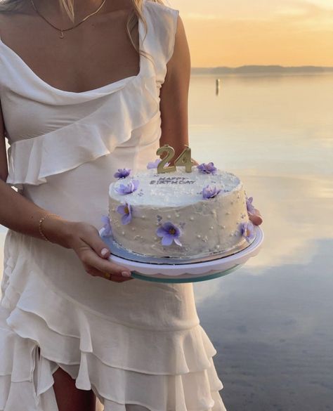 Happy Bday Pics, Birthday At The Beach, Beach Birthday Cake, August Baby, Beach Birthday Party, Im Obsessed, Beach Cakes, 16 Birthday Cake, Cute Birthday Ideas