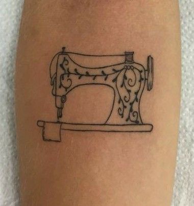 Quilting Tattoo Ideas, Quilt Block Tattoo, Sewing Tattoo Grandma, Quilt Tattoos, Sewing Tattoo Ideas, Sewing Tattoo Design, Sewing Tattoo, Quilt Tattoo, Sewing Machine Tattoo