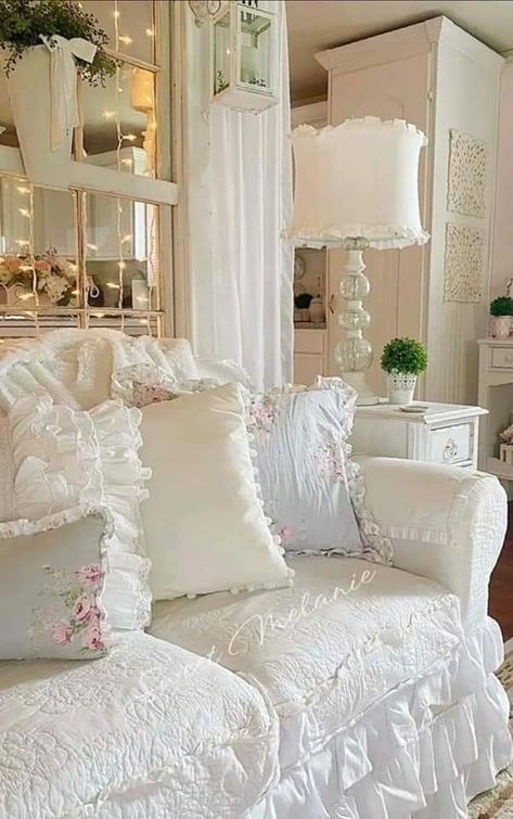 Selfie Studio, Dream Castle, Cottage Decorating, Shabby Chic Living, Shabby Chic Room, Romantic Shabby Chic, Shabby Chic Living Room, Romantic Cottage, Shabby Chic Bathroom